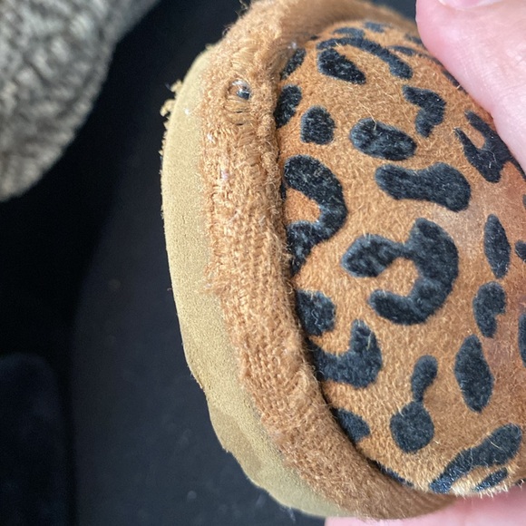 UGG Toddler Girls Bailey Leopard Boots. Gently used. Very clean size 6 - Picture 15 of 16